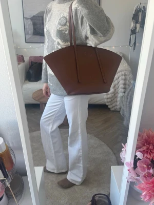 Ljusbrun väska - Perfekt väska för skola eller vardag💞 inga defekter