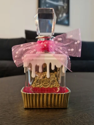 Juicy Couture Viva La Juicy Sucre EdP 50ml - Köpt på Cocopanda för några veckor sedan. Se bild för mängd. Söt vaniljig doft.