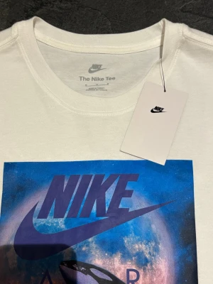 Ny Nike Air T-shirt vit med print - Ny med tagg
