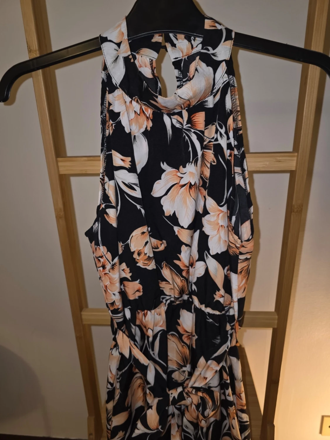 Blommig långklänning med hög krage - 1