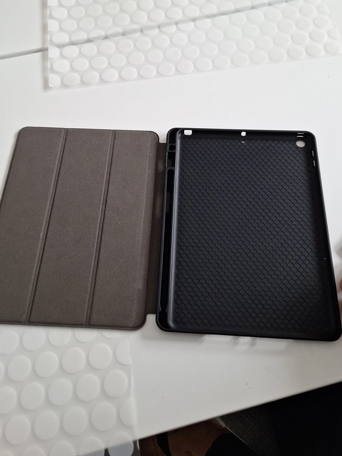 Apple iPad med svart front och stallet följare med - 6