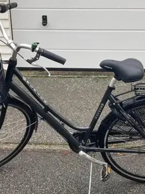 Monark Sofia Original  - Säljer en Damcykel Monark Sofia Original. I absolut nyskick och den funkar utan problem. Den har 3 växlar och 2 nycklar som medföljer originallåset.