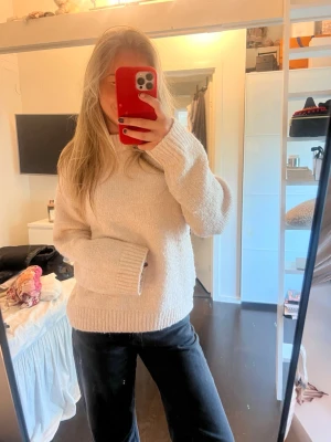 Stickad tröja🩵 - Super söt stickad tröja. Defekter finns, tröjan nopprar lite (bild 3).♥️