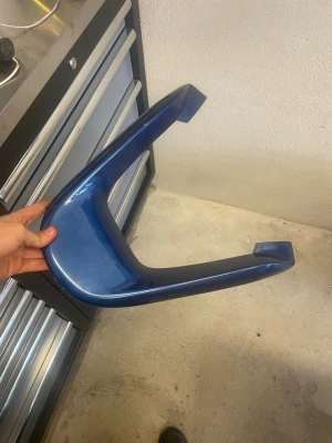 Jog r/rr vinge - Säljs i helt ok skick, inga skador, ändå hyfsat bra lack, inga riningar.