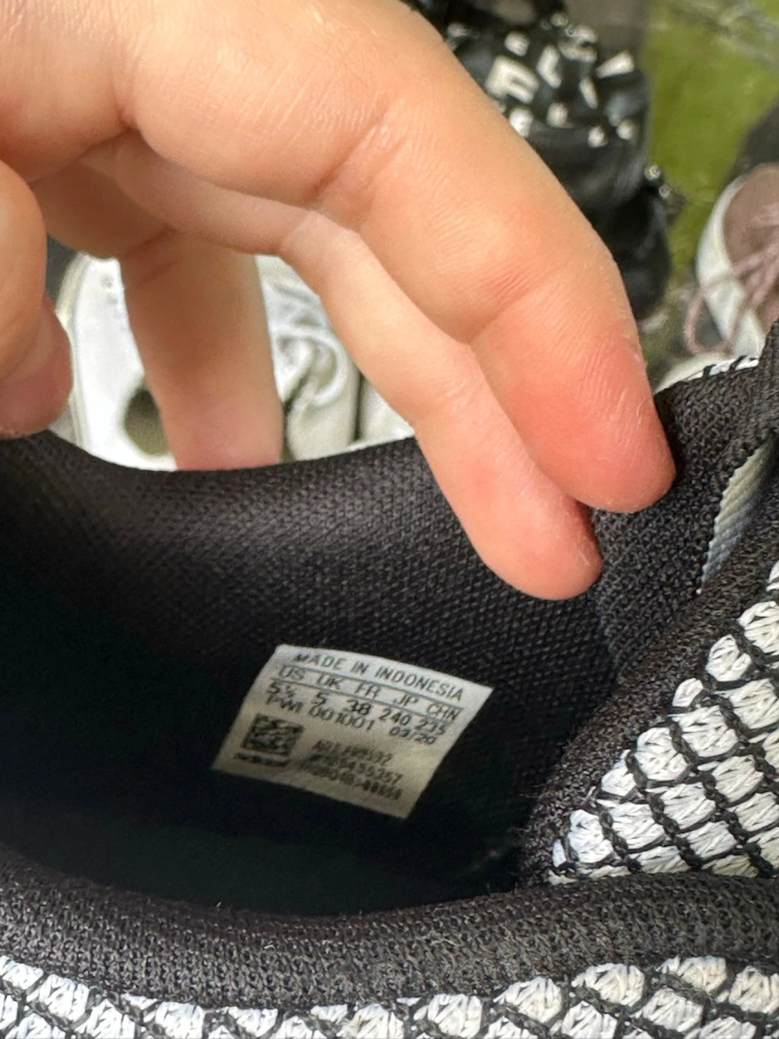 Adidas svartvita sneakers med mesh - 3