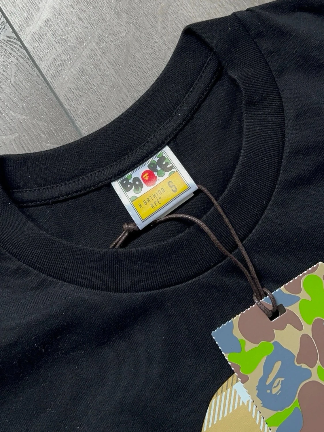 Svart BAPE t-shirt med rutigt tryck - 5