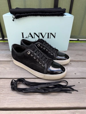 Lanvin  - Lanvin storlek 6 eu40 men passar mer 41-42 innermått 27cm | toppenskick (se bilder) | allt förutom boxen medföljer | pris går att diskutera vid snabb affär |
