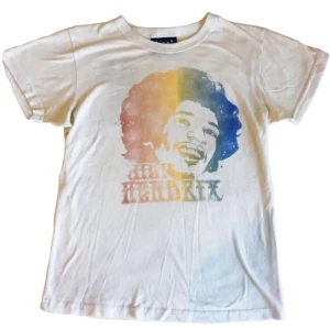 Vintage Jimi Hendrix band tröja/ graphic tee/ T-shirt med tryck, rock/ 60tal/ 70tal/ hippie/ boho/ bohemisk/ bohemian/ alt  - Supercool unik Jimi Hendrix band tröja! (Obs! Tröjan är en aning nopprig, dels lite missfärgad under armarna)