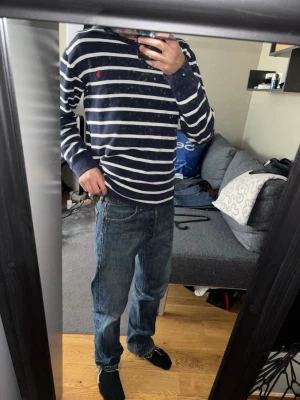 Blå Levi's 501 jeans  - Säljer dessa feta 501:or i väldigt bra skick. Storlek W28 L32. Pris kan självklart diskuteras. 