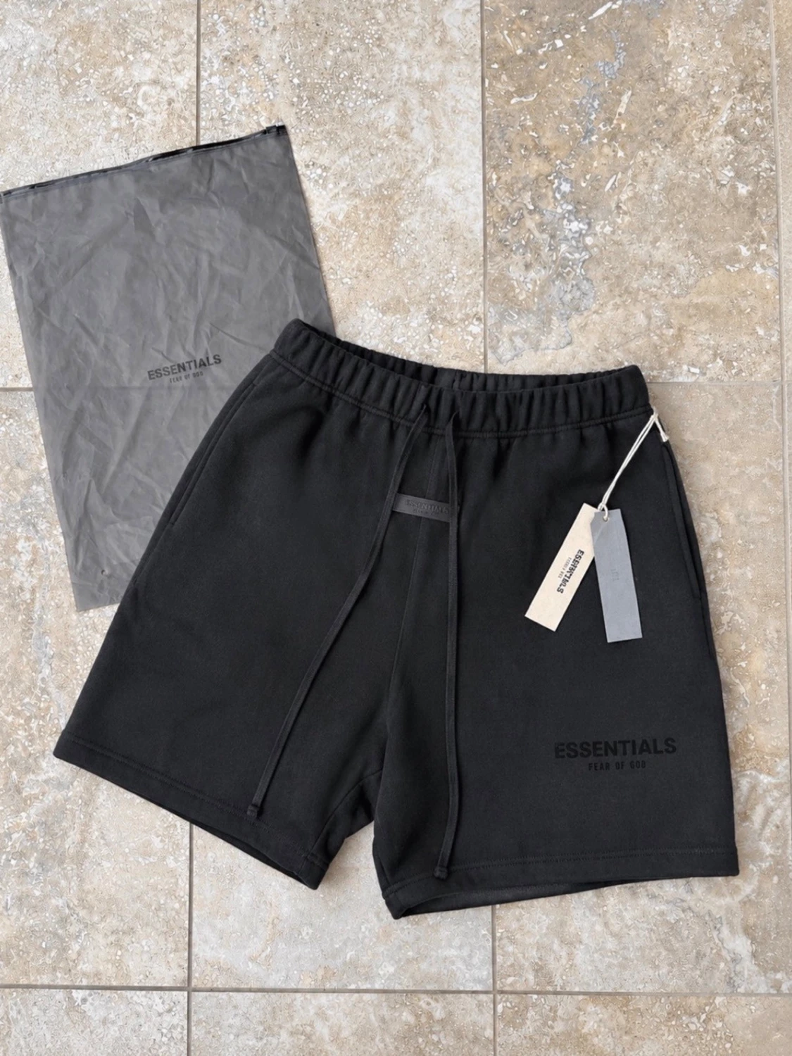 Svarta Essentials shorts med snörning