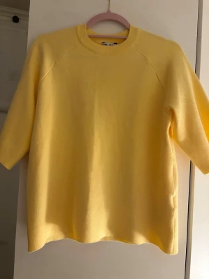 Fin gul tröja - Jätte skön gul tröja från Only men köpt från Vera Moda, storlek XS