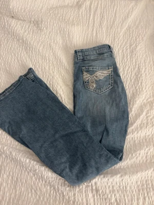 Gina tricot Bootcut jeans  - Säljer mina gina tricot jeans i storlek s, endast använda några fåtal gånger och är som nyskick, pris går att diskutera vid snabb affär  