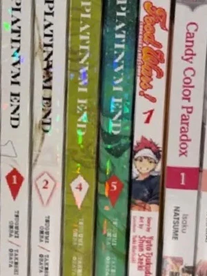 Manga: Platinum End, Food Wars, Candy Color Paradox - Samling med manga: Platinum End volym 1, 2, 4 och 5 med glansiga omslag i vitt och grönt, Food Wars! volym 1 med färgglad rygg och Candy Color Paradox volym 1 i vitt och rosa. Perfekt för dig som gillar japanska serier och snygga bokryggar. Alla 6 böcker för 500 eller en för 100 :) hör gärna av er vid intresse! Kan mötas i Västerhaninge/haninge/stockholm om ni inte vill betala för frakt, går bra för mig 🫶