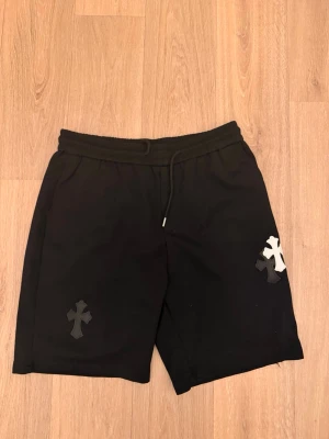 Shorts - Bild 1 storlek XL. Bild 2 Storlek M. Bild 3 storlek S 150kr st