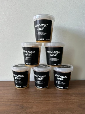 Lush snow angel choir - Säljer 6x210g snow angel choir shower gellys från lush som doftar super milk!☺️ alla förpackningar är oöppnade