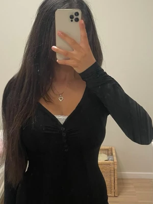 Elena Gilbert topp - Säljer denna söta topp med inbyggd spets. Är knappt använd🖤