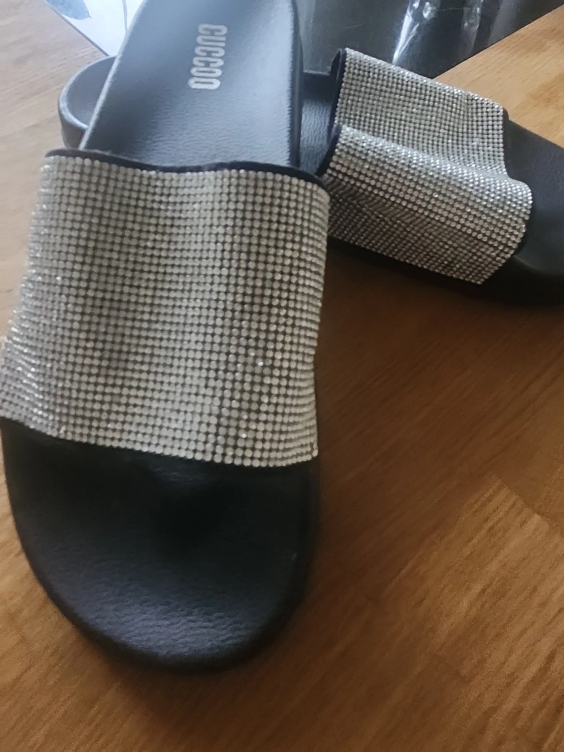 Svarta sandaler med strass från Cucucoo - 3