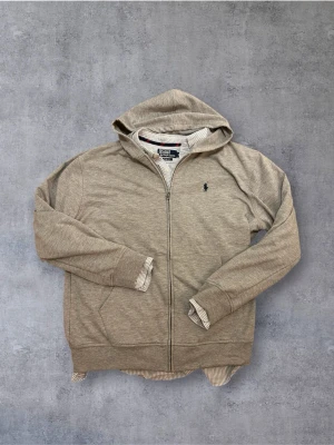 Ralph Lauren Hel Zip Tröja Grå - Storlek: L | Skick: 9.5/10 | Nypris: 1800 kr | Skickas samma dag som köp | Skriv vid minsta fundering | 