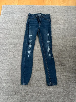 Jeans  - Fina jeans som är använd ett fåtal gånger 