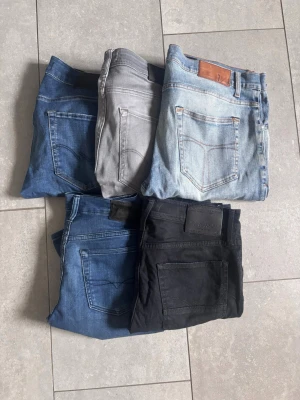 jeans bundle  - Säljer denna bundle nu för endast 299kr - bundle innehåller märken som ralph lauren, tiger of sweden och jack & jones - perfekt för dig som vill börja med återförsäljning eller fylla på garderoben för en billig peng - hör av dig vid minsta fundering!