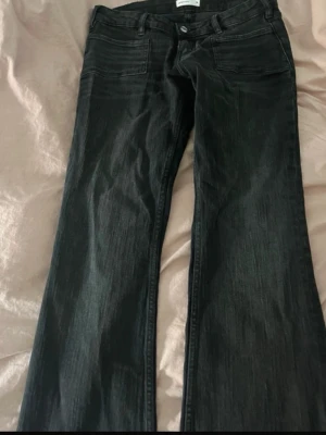 Bootcut jeans  - Low waist bootcut jeans ifrån Gina. Storlek 38 och bara använda en gång 🥰