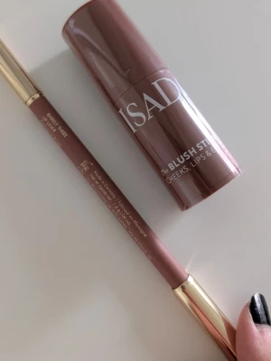 Isadora+ sweed - Lip liner barely there från sweed och blush stick från isadora