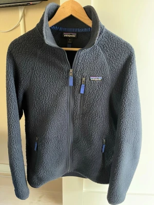 Mörkblå fleece från Patagonia - Mörkblå teddyjacka från Patagonia 