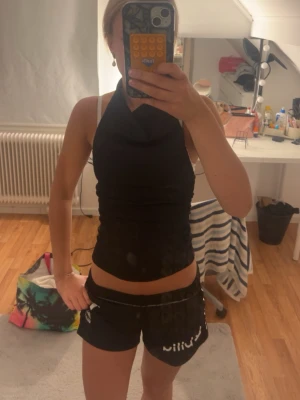 Söt topp med öppen rygg  - Söt ribbad topp med öppen rygg aldrig använd storlek xs