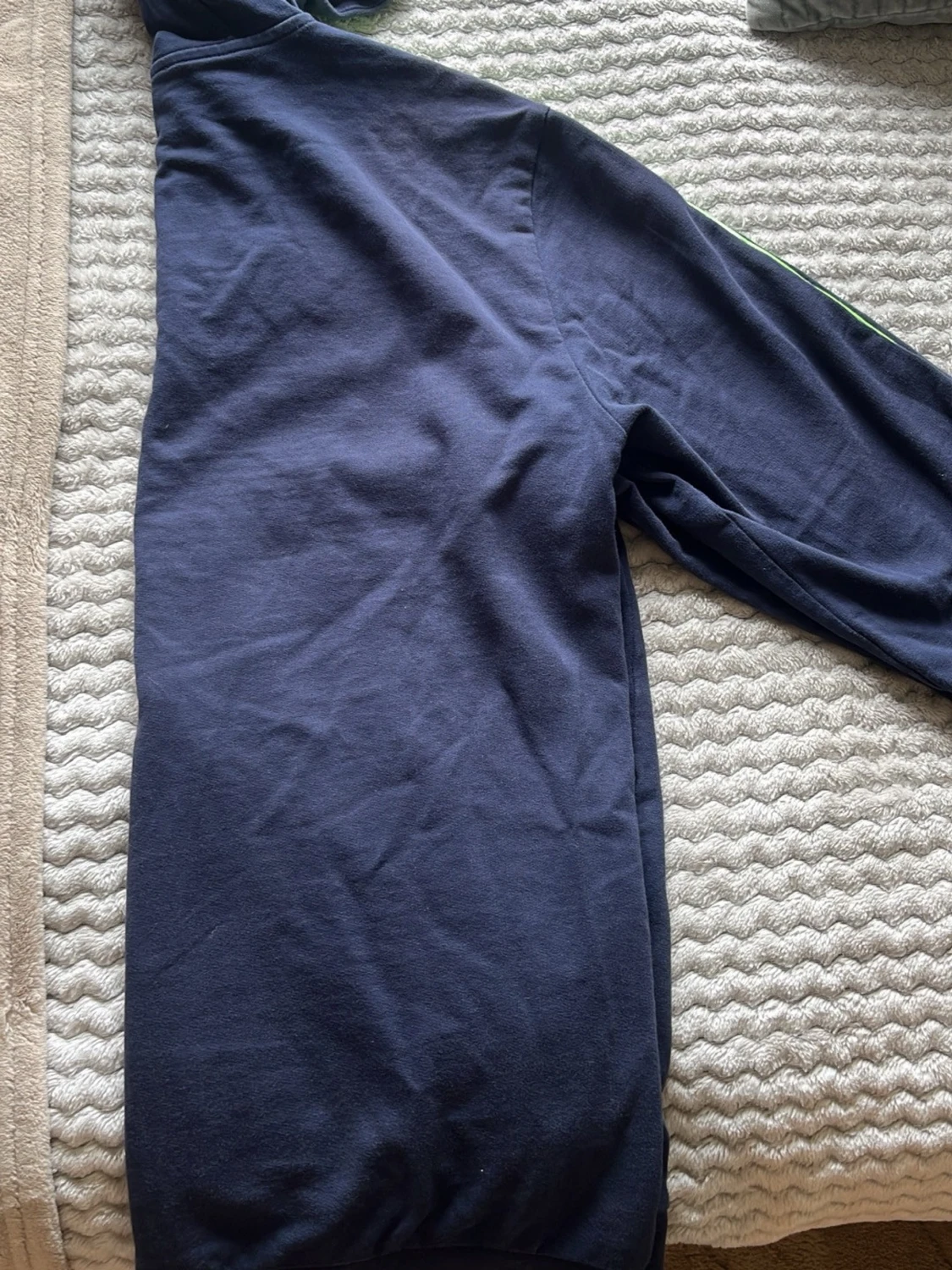 Marinblå EA7 hoodie med gröna detaljer - 2