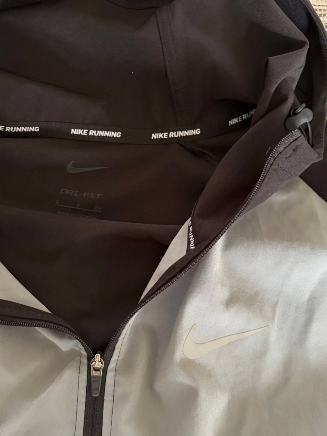Svart och grå Nike miller jacka  - 2