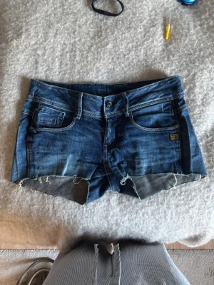 Lågmidjade jeans shorts G-STAR - Vintage lågmidjade jeans shorts från G-STAR i storlek S/M💙