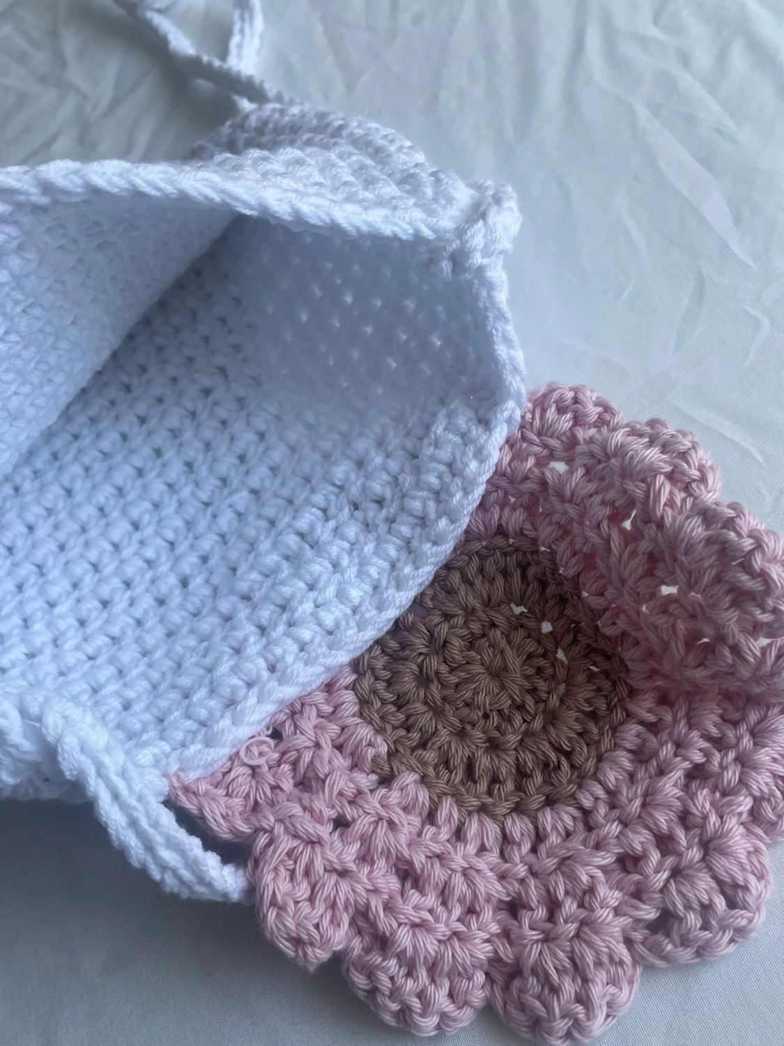 Virkad vit handväska med rosa lock - 2
