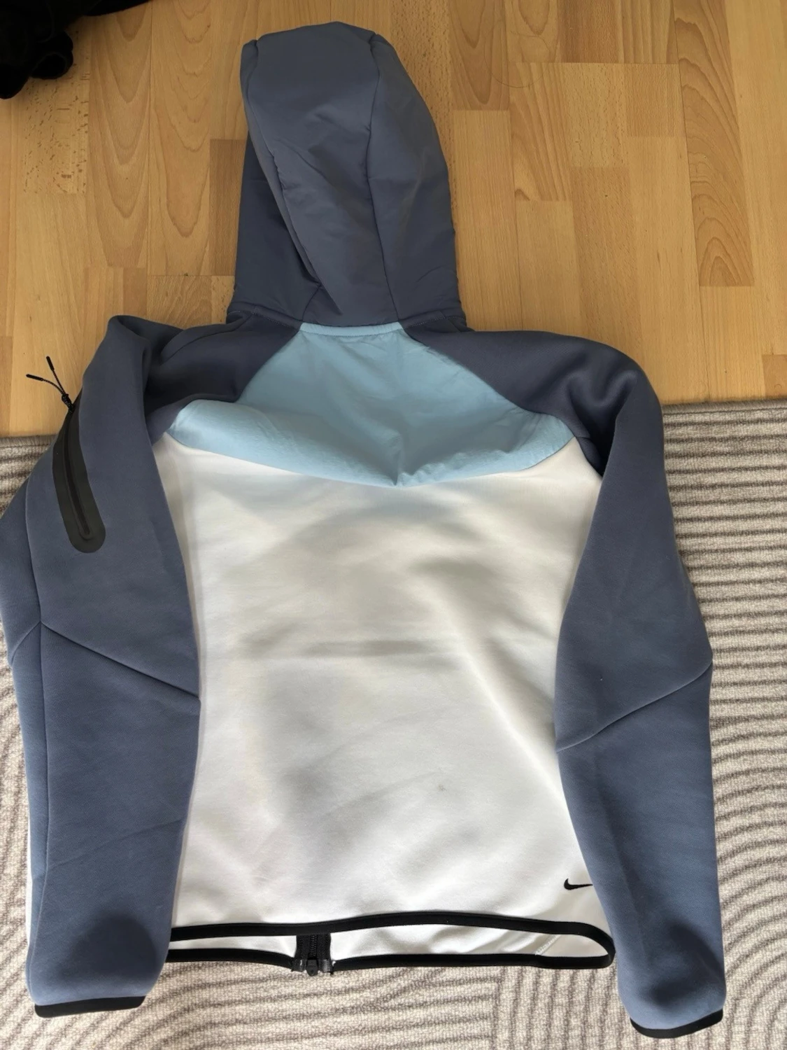 Nike tech  - 1