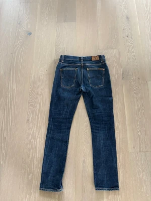 Nudie jeans grim tim - Säljer dessa feta nudie jeansen i den populära modellen grim tim, storlek W33, L32! De är i utmärkt skick, inga defekter! Hör gärna av dig vid funderingar 😊