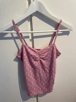 Prickigt linne - Prickigt linne från Lager 157 som är helt oanvänt, för litet för mig. Nypris 80kr