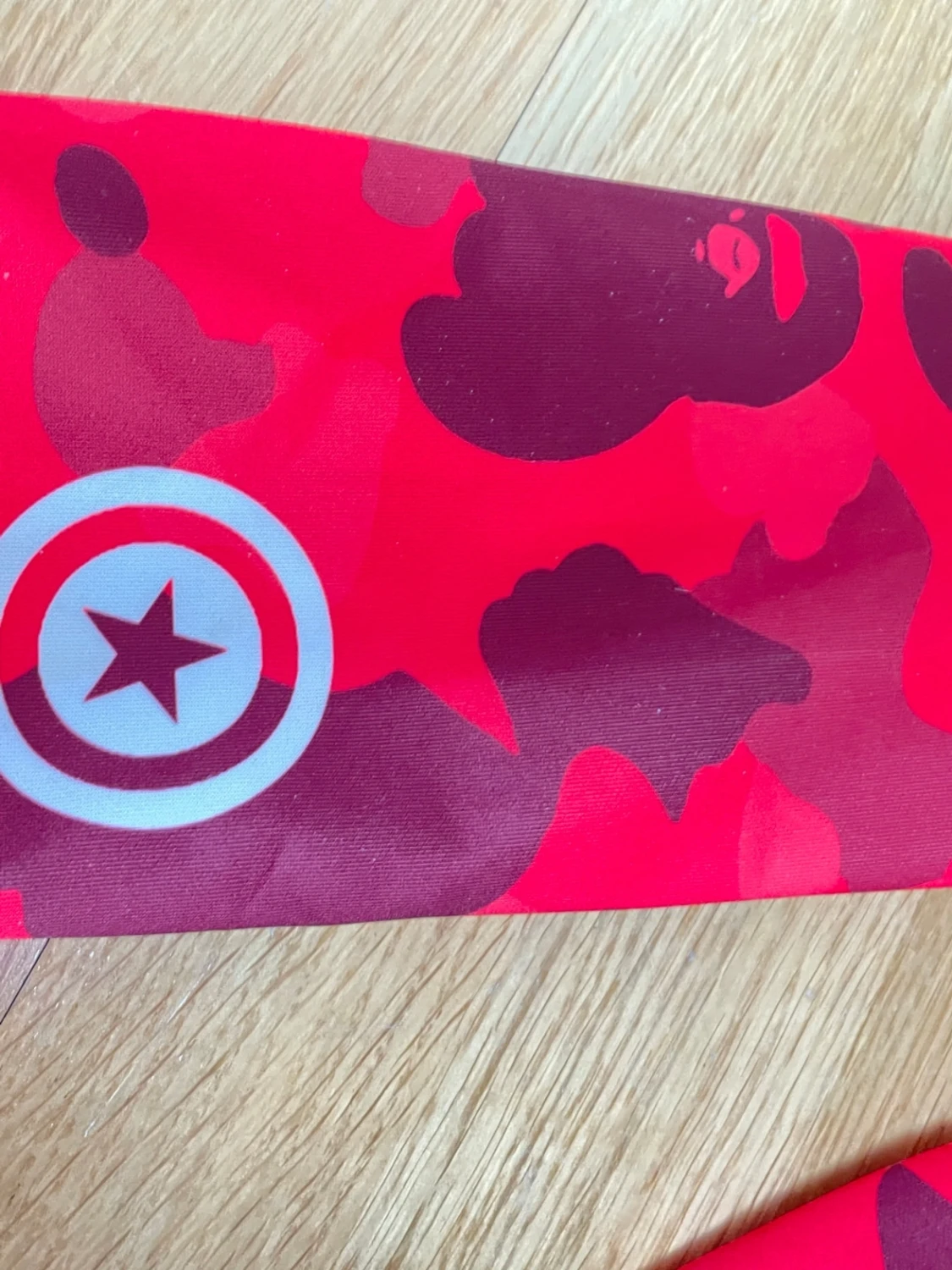 Röd BAPE Shark Hoodie med camomönster - 3