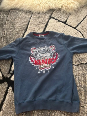 Kenzo tröja sweater i blå - Hej! Säljer en kenzo tröja. Vid frågor hör gärna av er 