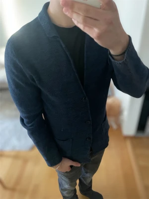 Marinblå  Cardigan  - Skick 9/10 ✅