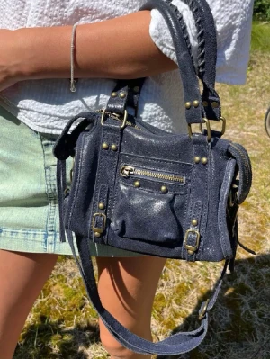 Mörkblå väska - Super fin väska