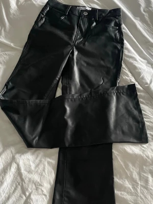 Fake skinnbyxor - Dom är högmidjade men extremt sköna. Skriv för frågor💕💕