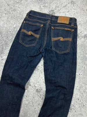 Nudie - Jeans  - Feta Nudie jeans | Modell: Tight Long John | Storlek: W26 L32 midjan är 35 cm och ytterbenlängd är 98 cm | Skick: nyskick | Skriv gärna privat vid frågor |