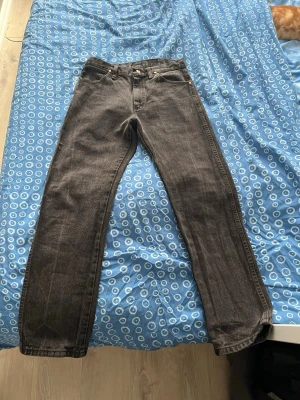 Black Jeans Wrangler - Inga hål eller skunk, känn fri att fråga vad som helst om byxan!