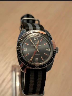 Selhor 72 Vintageklocka från 1970 "skindiver"  - Bra skick, mekaniskt urverk som håller tiden, väldigt fin för att vara 56 år gammal. Denna klocka är en av få klockor av denna modell  som finns kvar. 