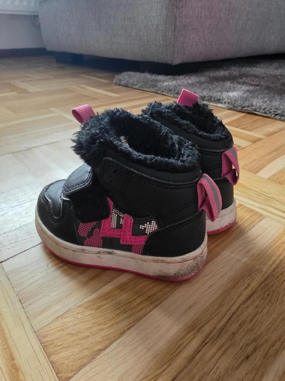 Svarta barnkängor med rosa detaljer - 2