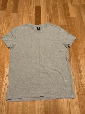 T-shirt stl L - T-shirt från Lager 157 i storlek L, väldigt mjukt material.