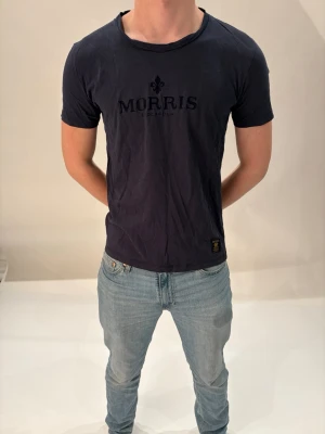 Morris T-shirt -  Säljer en Morris t-shirt i storlek. M i ok skick 