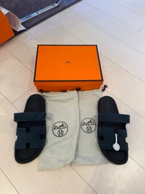 Mörkblå H Oran sandaler mocka - Snygga mörkblå Oran sandaler