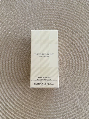 Burberry parfym  - För kvinnor, endast testad.