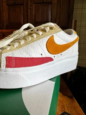 Nike/Puma Cali Court Match Wns  - Säljer dessa unika Nike/Puma då de inte kommer till användning. Aldrig använda, endast testade. Originalkartong finns. Storlek 37.5. 