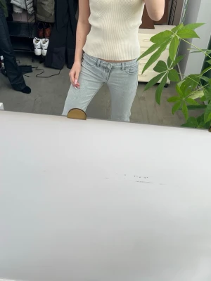 Lowaist, bootcut jeans - Snygga lowaist, bootcut jeans i helt nytt skick.